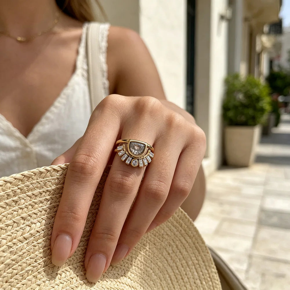 Anillo Doble Halo Art Déco | Acero Inoxidable y Baño de Oro 18K